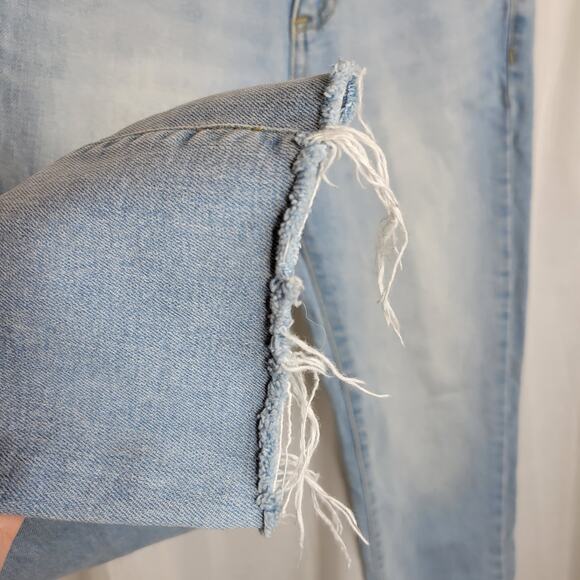 Universal Thread Light Wash Cropped Jeans, 0/25 - Picture 5 of 8